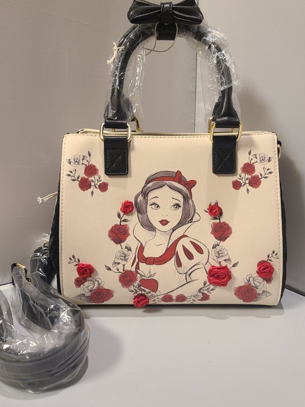 NWT Loungefly Snow White Roses Tote Crossbody Bag - Picture 2 of 10